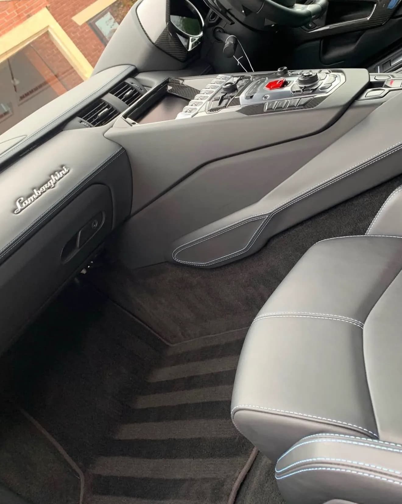 The Diamond Detail Pro — Lamborghini Huracán