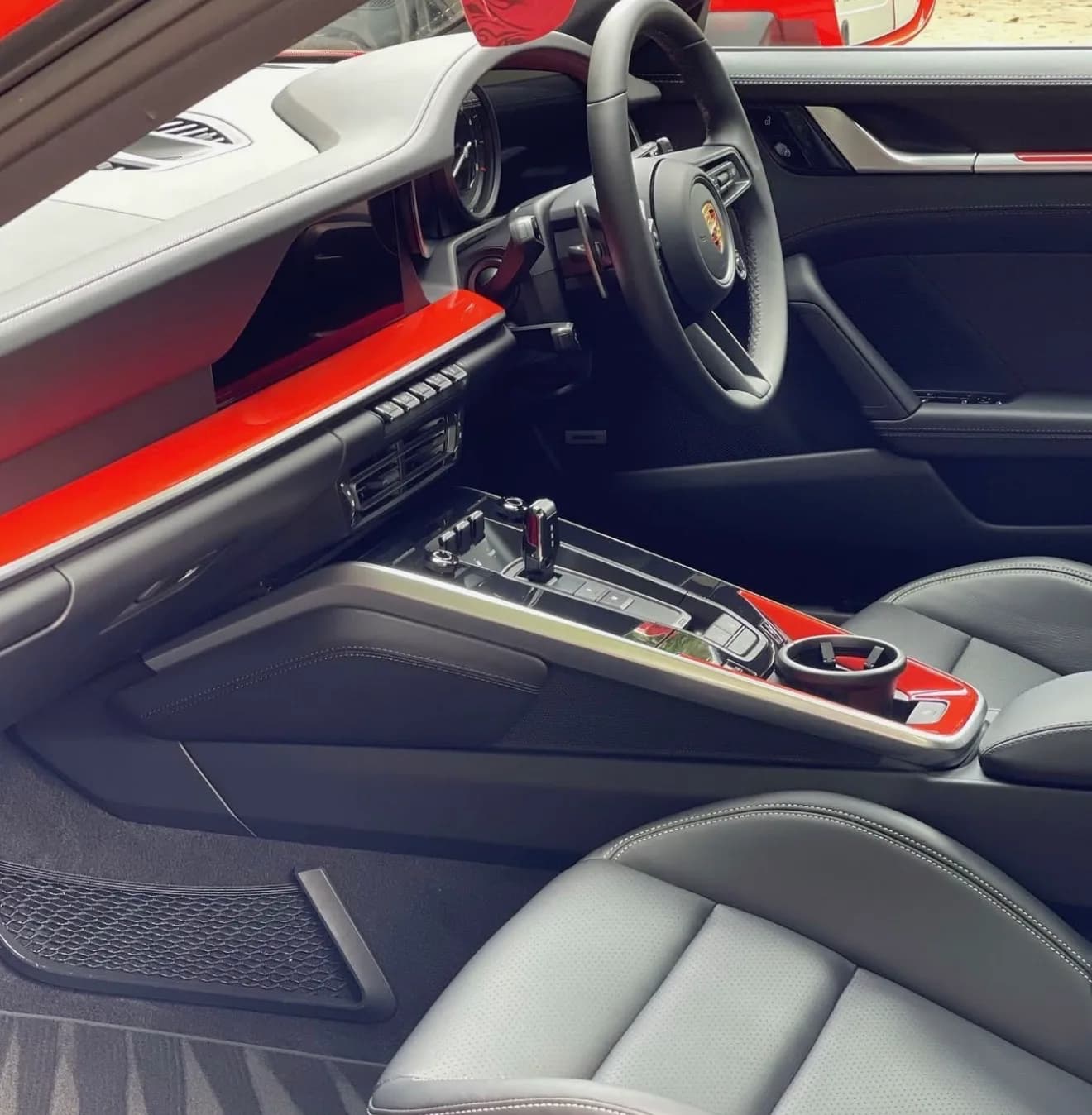 The Diamond Detail — Porsche 911